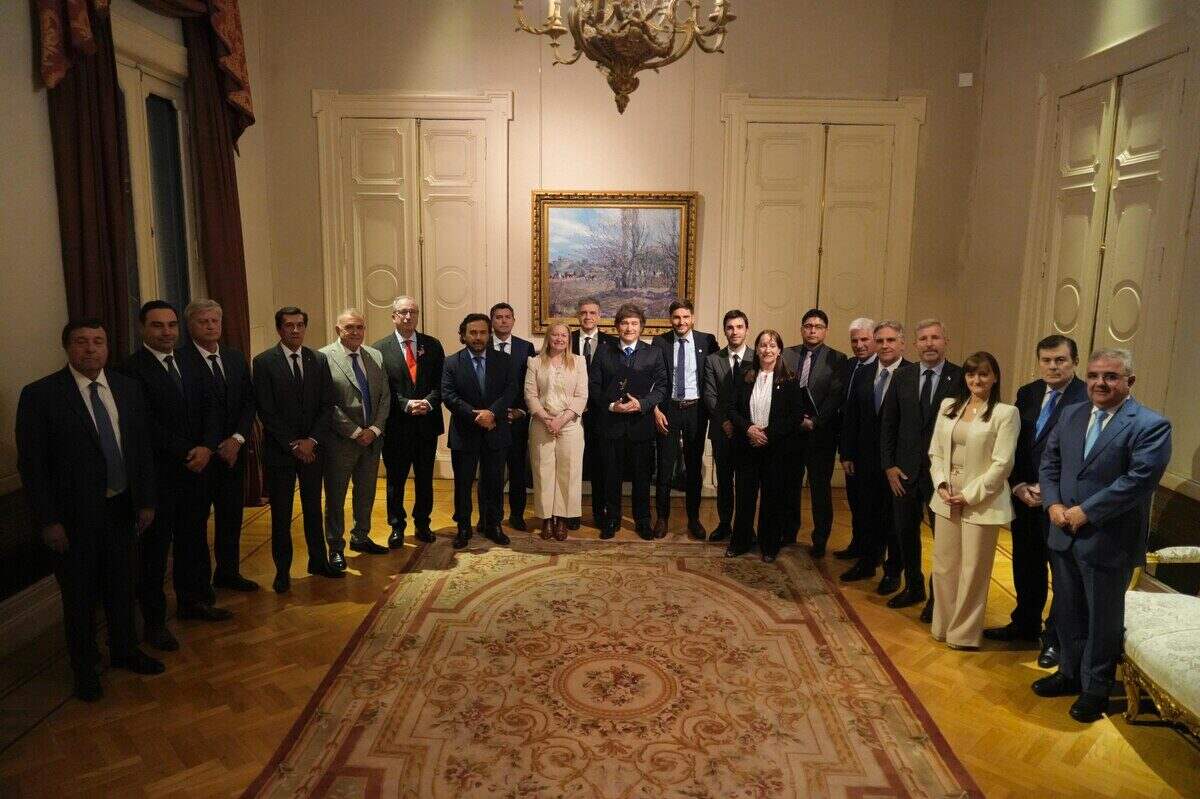 Reunión de gobernadores y funcionarios en Argentina para discutir elecciones