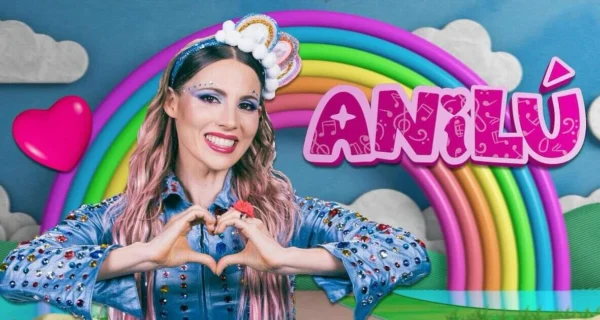 Anilú en el escenario del Paseo La Plaza