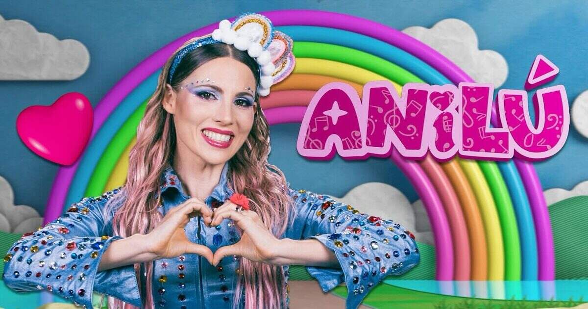 Anilú en el escenario del Paseo La Plaza