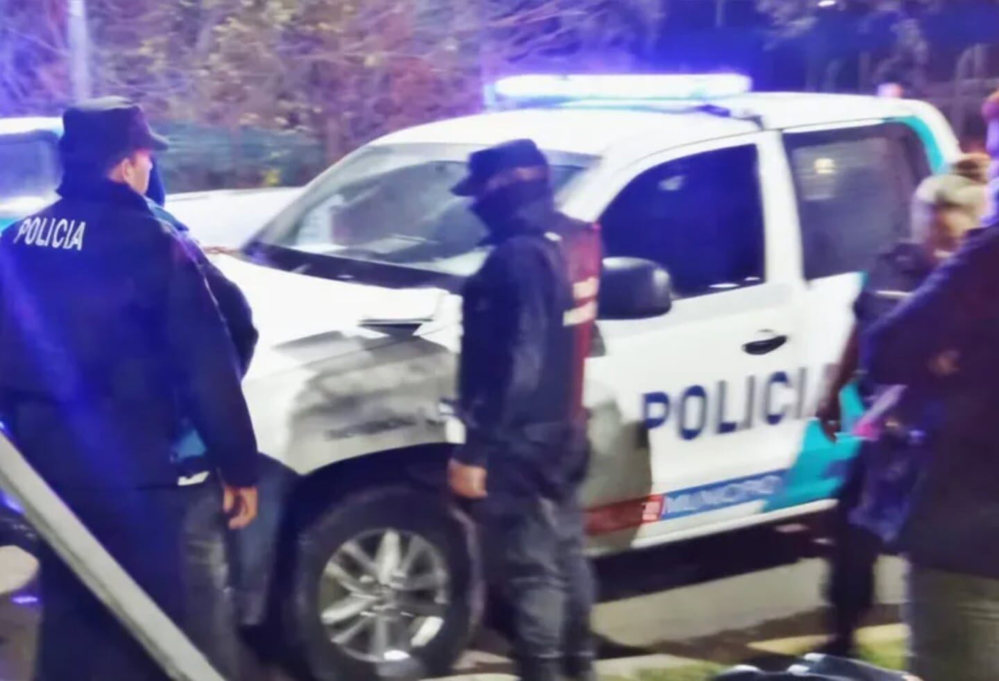 Policía en la escena del crimen en Pilar, donde fue asesinado un vendedor de terrenos de 79 años