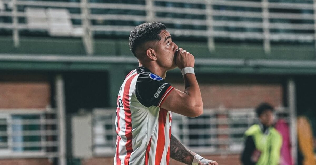 Gonzalo Morales en un partido de fútbol