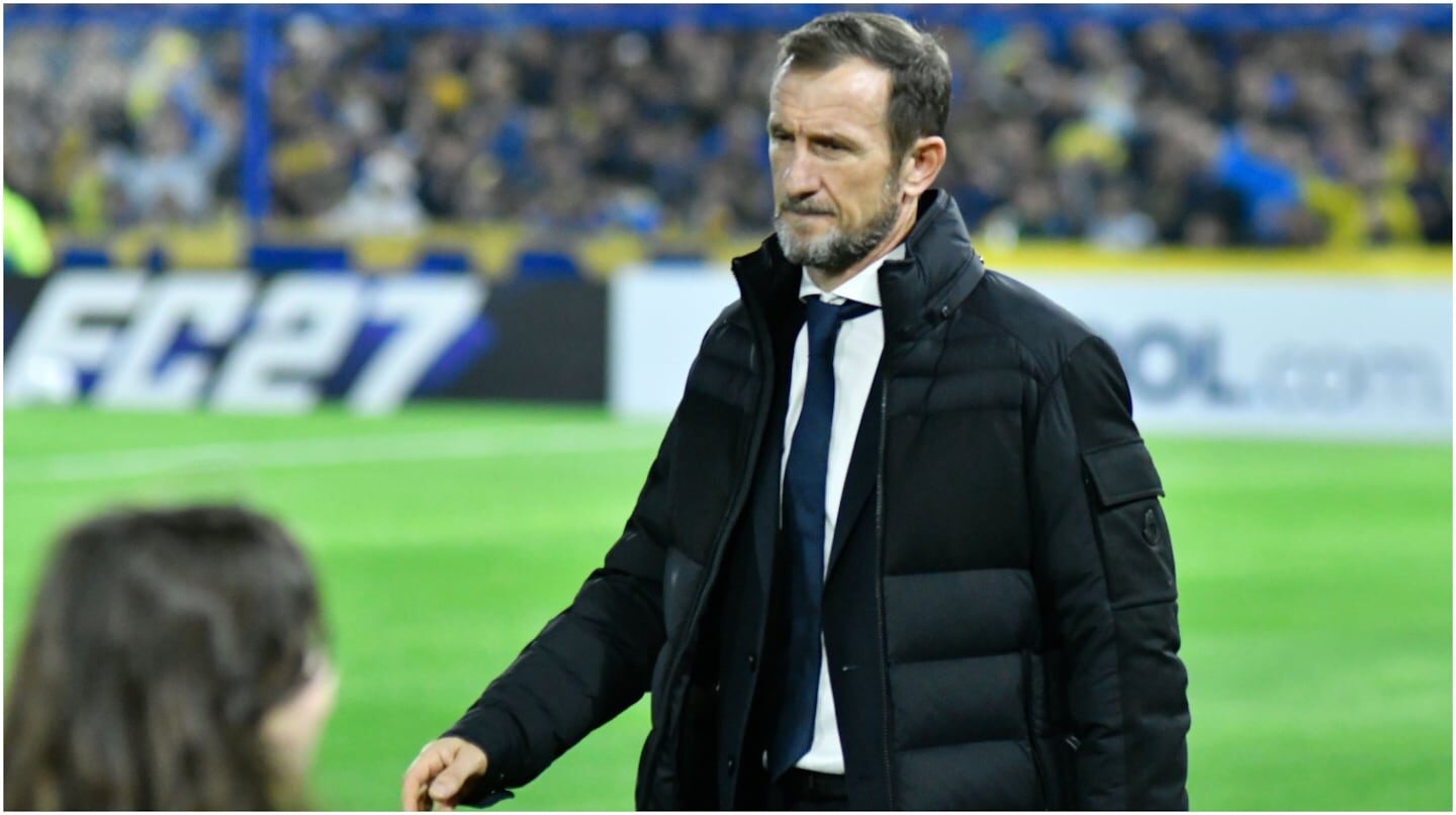 Rodolfo Arruabarrena dirigiendo a Boca Juniors en un partido de la Copa Sudamericana