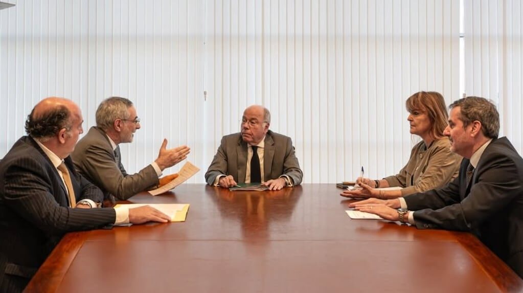 Canciller brasileño Mauro Vieira con embajador Julio Bitelli