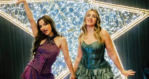 Brenda Asnicar y Laura Esquivel en el escenario