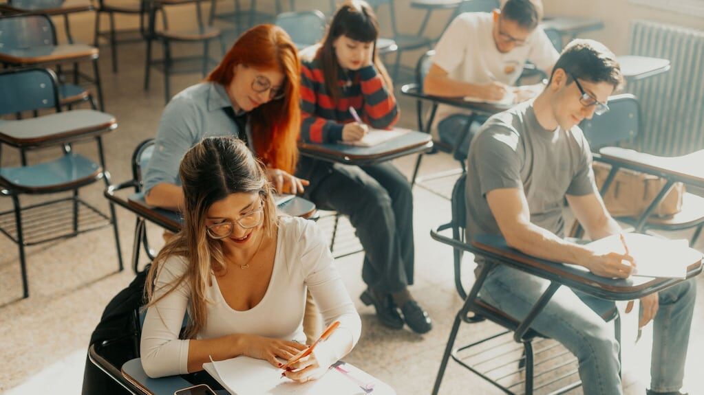 Jóvenes en Argentina enfrentando precariedad laboral