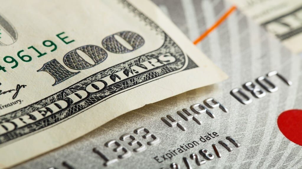 Cotización del dólar oficial y dólar tarjeta en Argentina