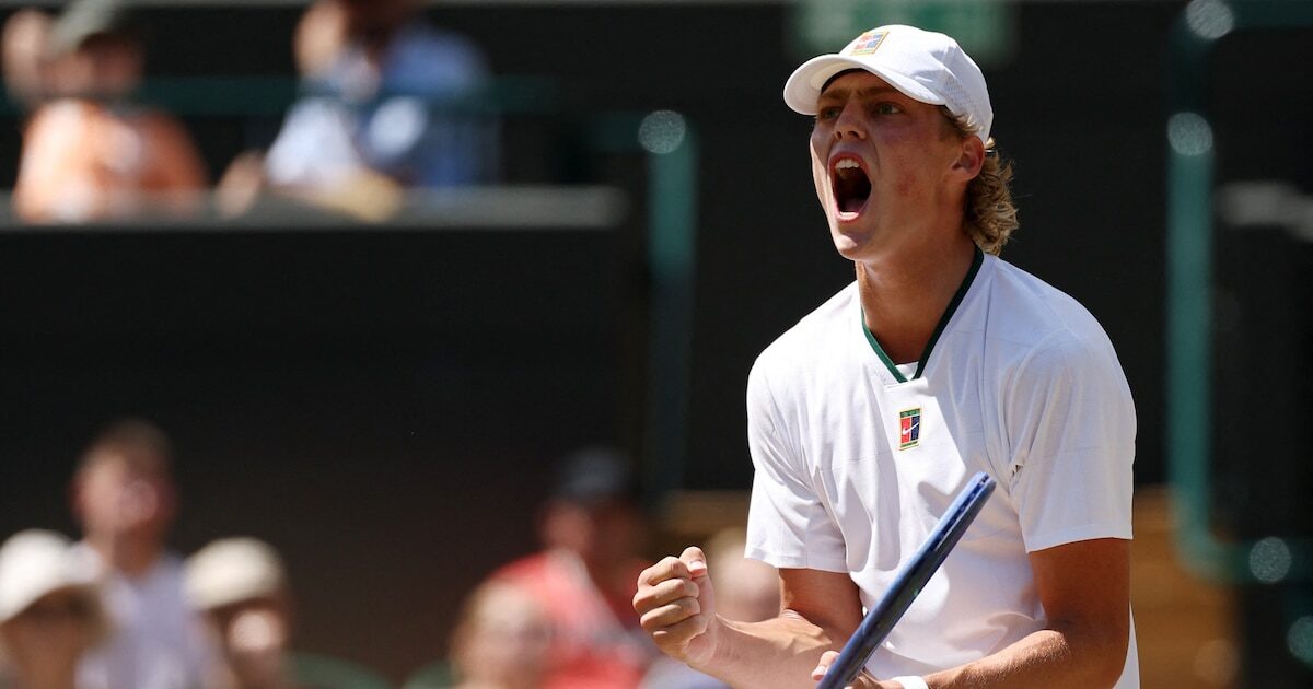 Cruz Hewitt celebrando su victoria en el ATP Tour