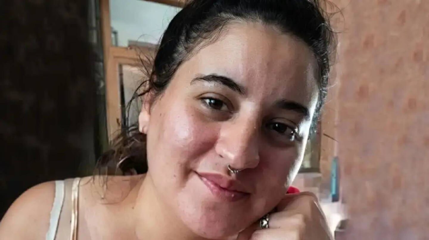 Micaela Albornoz, mujer desaparecida desde el 24 de junio, sonríe en una imagen reciente