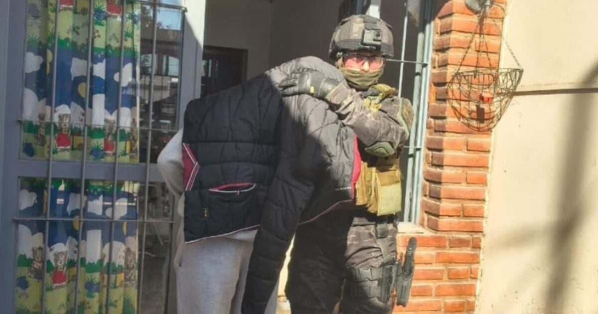 Operativo policial en Villa Dolores contra el narcotráfico