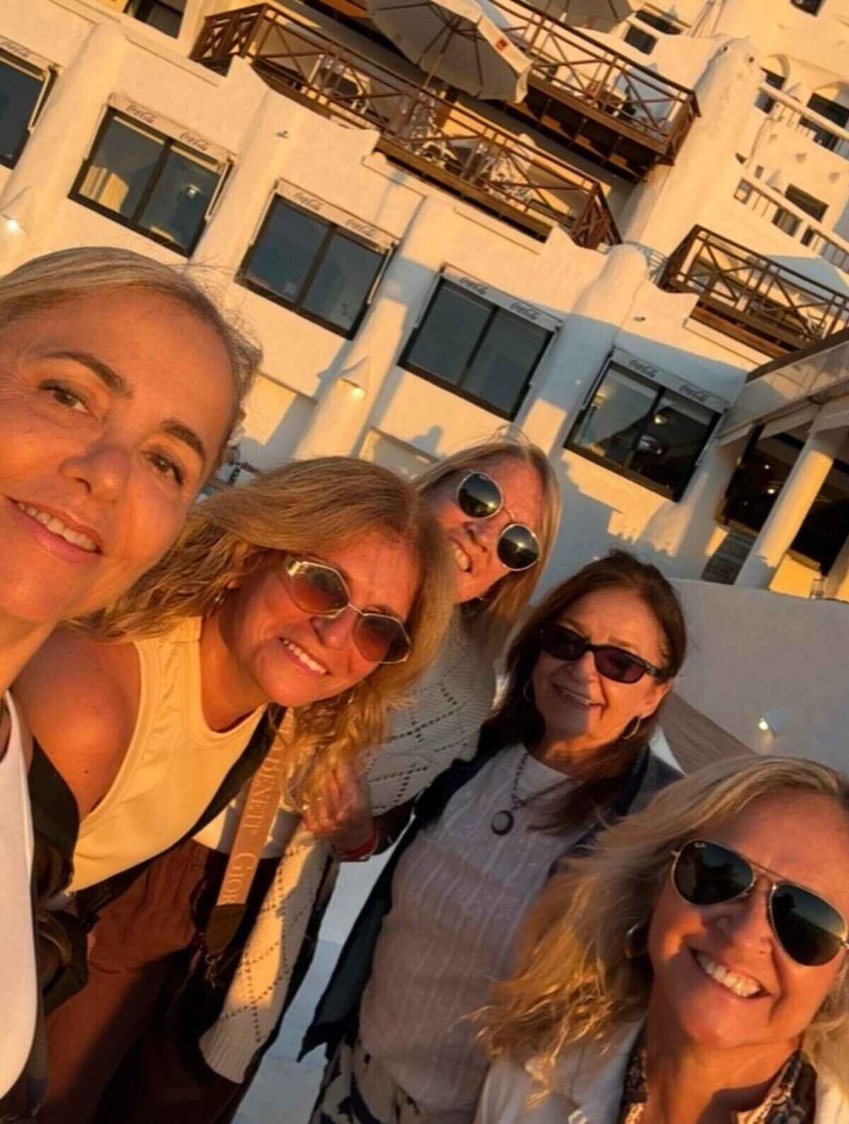 Majo Riera y amigas en un selfie al atardecer