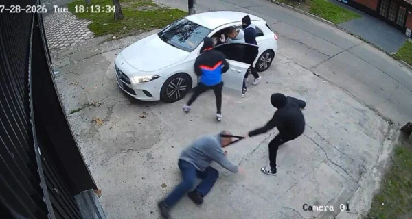 Detención de adolescentes tras robo de auto en Lanús