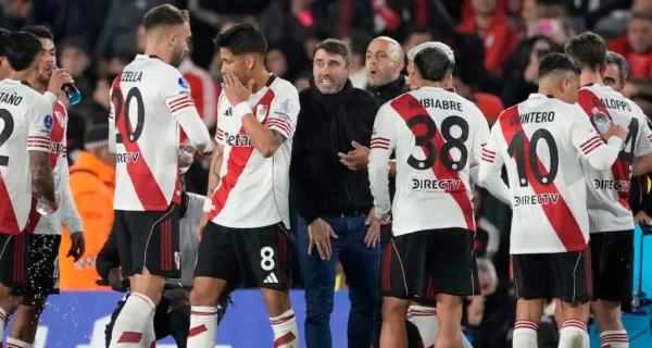Eduardo Coudet dirigiendo a River Plate