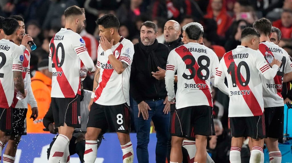 Eduardo Coudet dirigiendo a River Plate