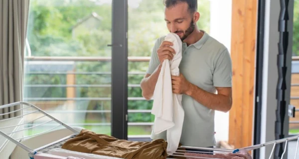 Mezcla de ingredientes para eliminar el olor a humedad de la ropa