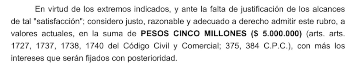 Texto legal sobre indemnización de $5 millones por estafa a través de WhatsApp