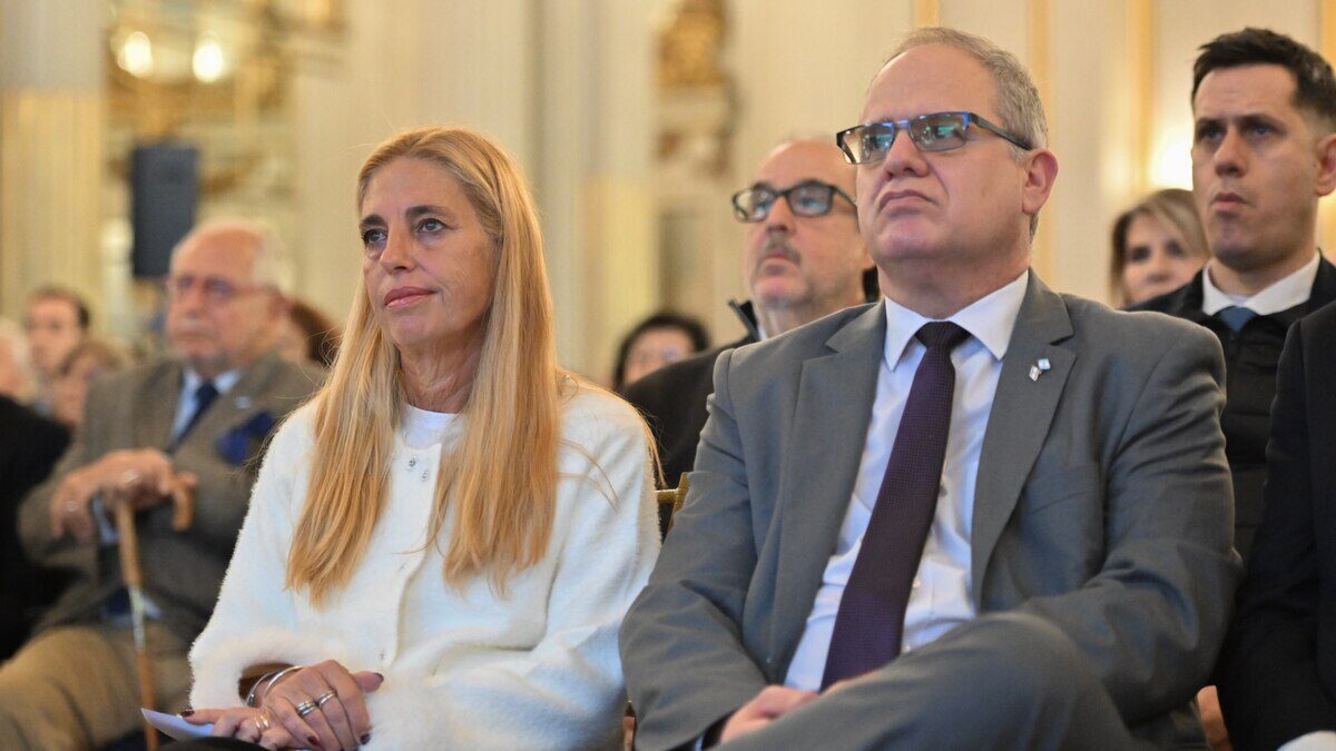 Asistentes al evento 'Unidos por la Paz' en la Legislatura porteña, incluyendo a Silvia Imas y Eyal Sela