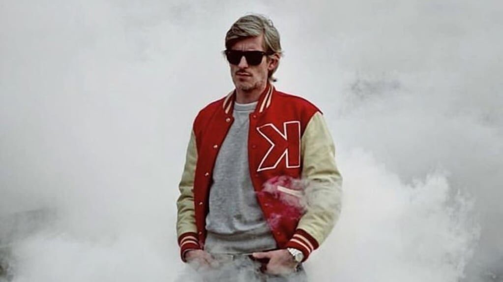 DJ Kavinsky en una presentación en vivo