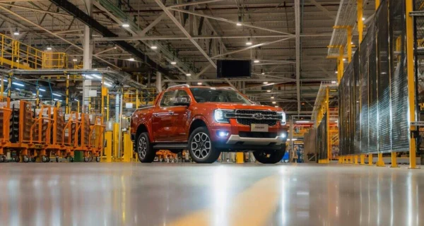 Producción de vehículos en la planta de Ford en Argentina