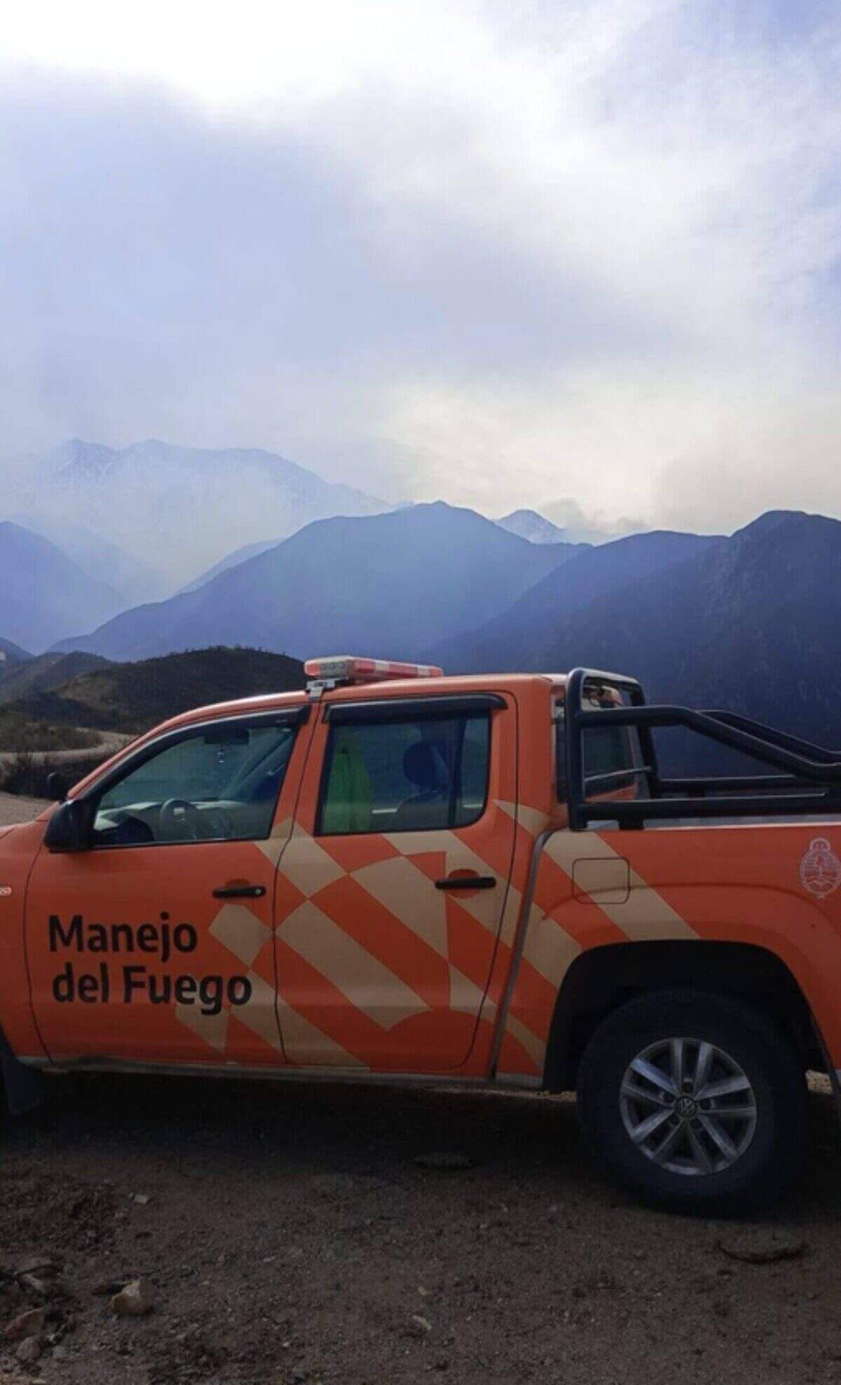 Vehículo del Manejo del Fuego en las sierras de La Rioja durante el incendio forestal