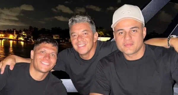 Juanfer Quintero y Marcelo Gallardo en un yate