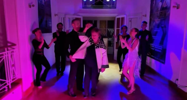 Kristalina Georgieva bailando tango con Mora Godoy en Buenos Aires