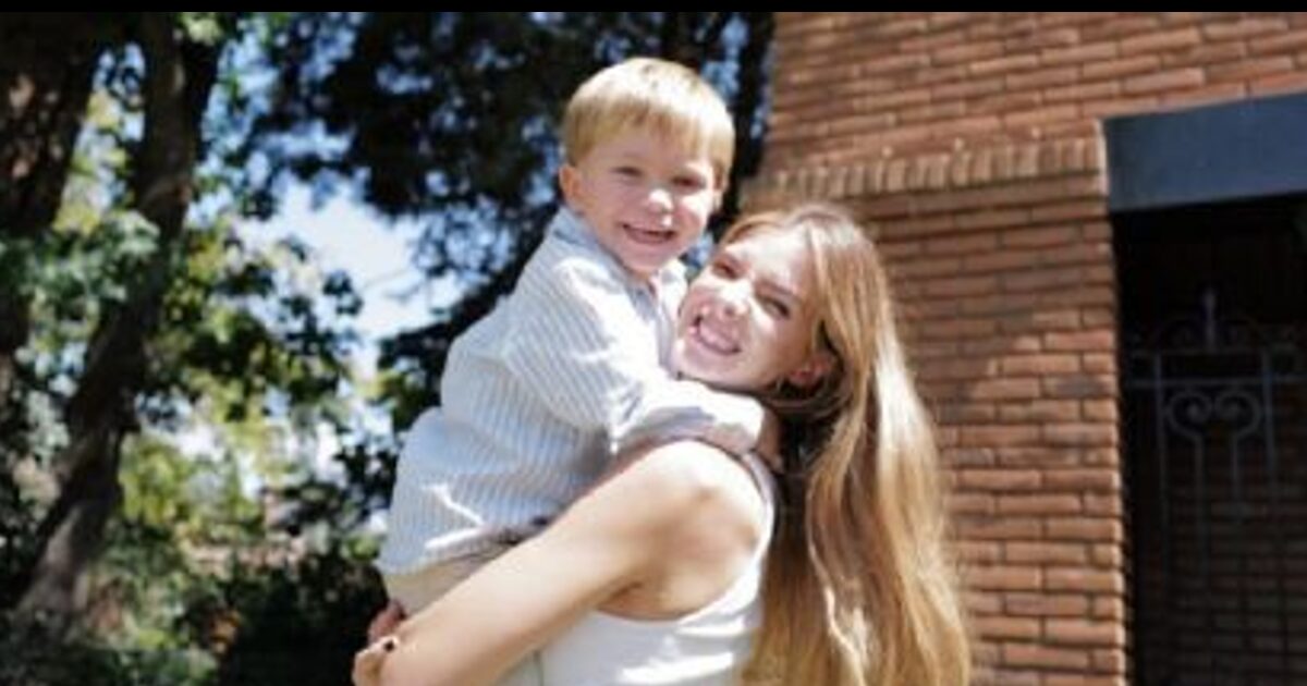 La China Suárez con su hijo Amancio celebrando su cumpleaños