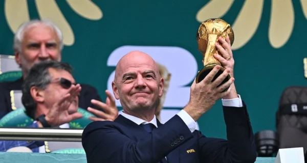 Gianni Infantino durante una conferencia de prensa sobre la FIFA