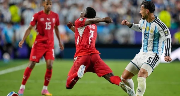 Breel Embolo durante el partido Argentina-Suiza en el Mundial 2026