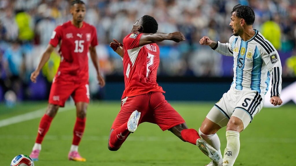 Breel Embolo durante el partido Argentina-Suiza en el Mundial 2026