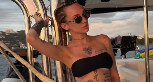 La Joaqui en microbikini animal print en Costa Rica