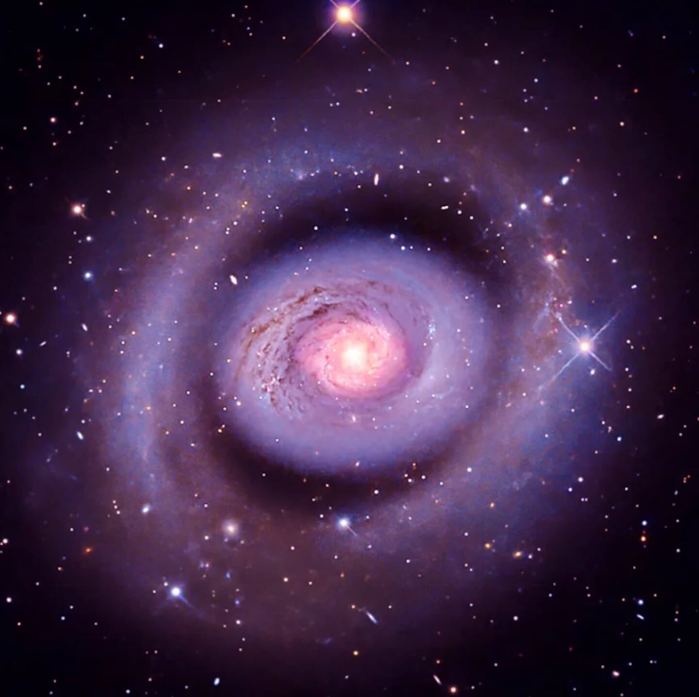 Imagen de la galaxia espiral Messier 94 con anillo de formación estelar