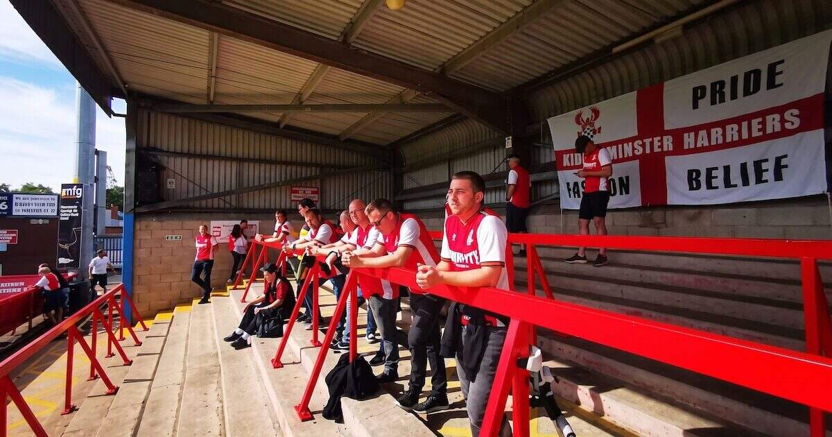 Aficionados noruegos del Kidderminster Harriers en su peña