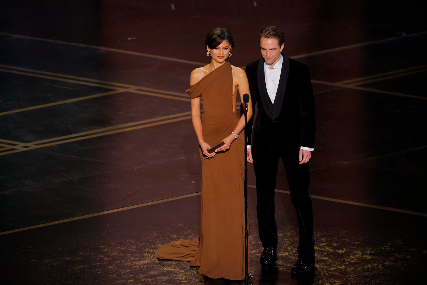 Zendaya y Robert Pattinson en la alfombra roja durante un evento de estrenos 2026