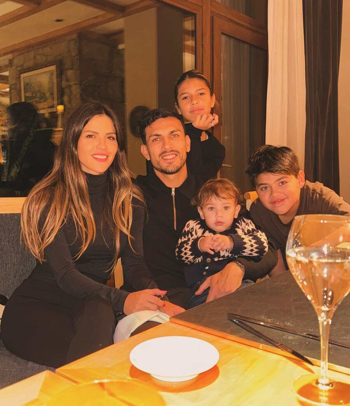 Leandro Paredes con su familia en Bariloche después del Mundial 2026