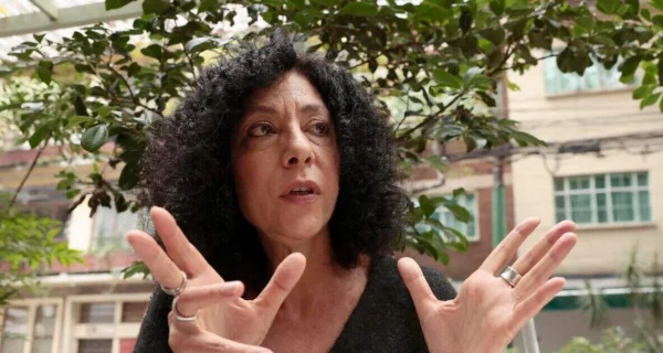 Leila Guerriero recibiendo el Premio María Moors Cabot