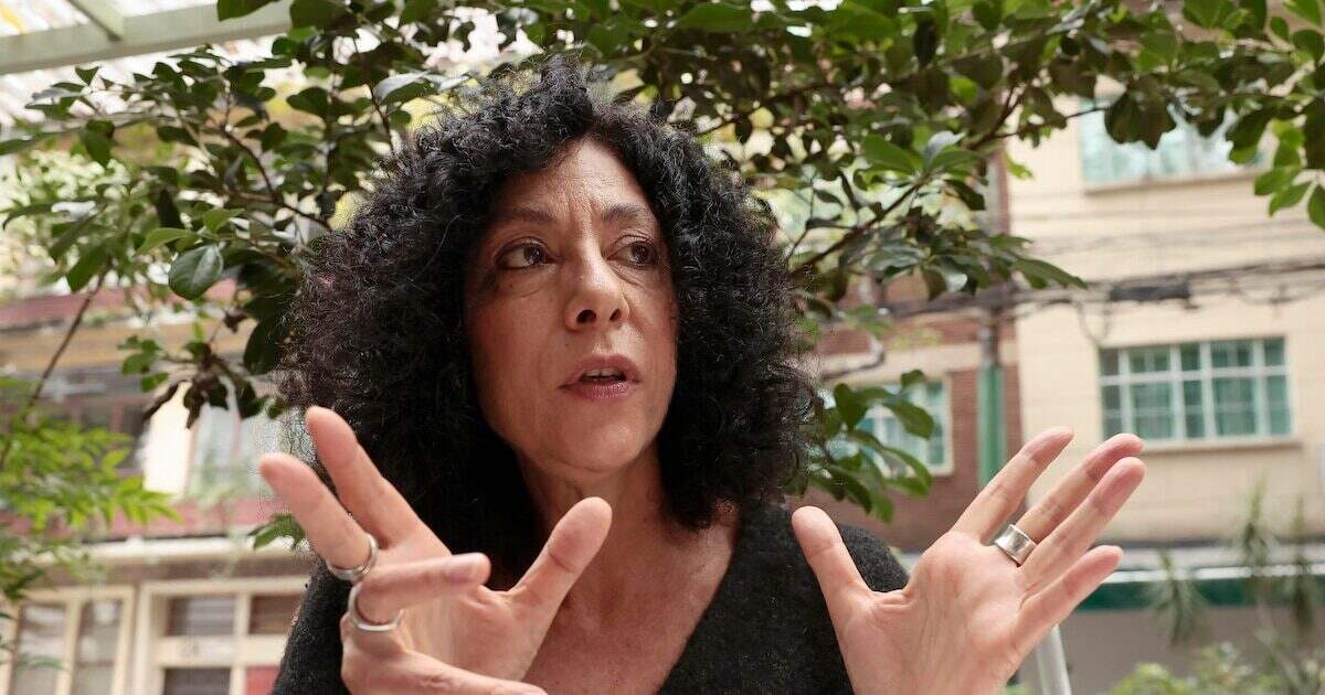 Leila Guerriero recibiendo el Premio María Moors Cabot