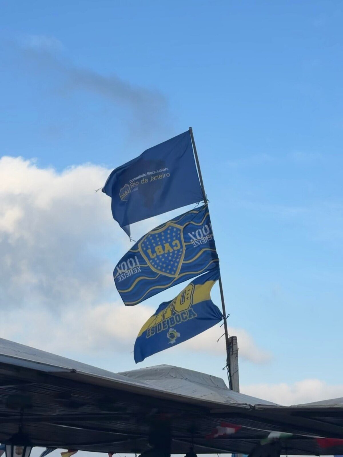 Banderas de Boca Juniors ondeando en Río de Janeiro