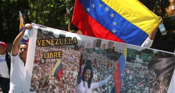 Marcha opositora en Caracas pidiendo elecciones en Venezuela