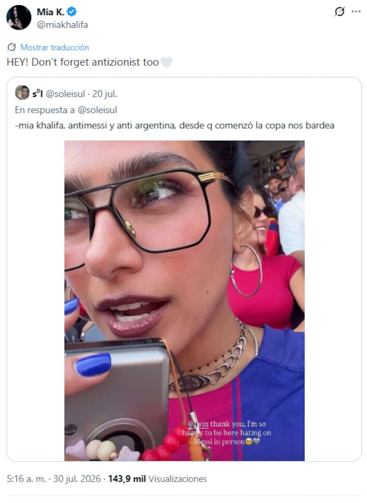 Mia Khalifa criticando a Argentina en redes sociales durante un evento deportivo