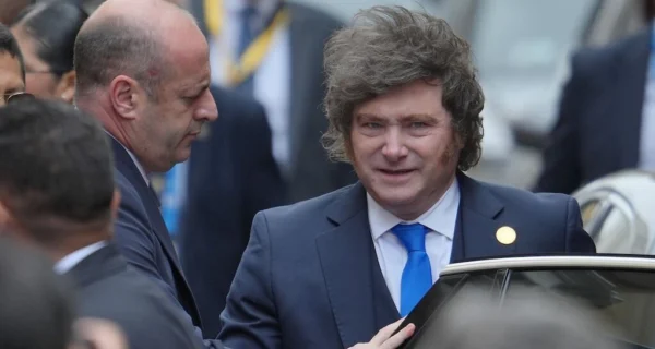 Decreto de Necesidad y Urgencia firmado por Javier Milei