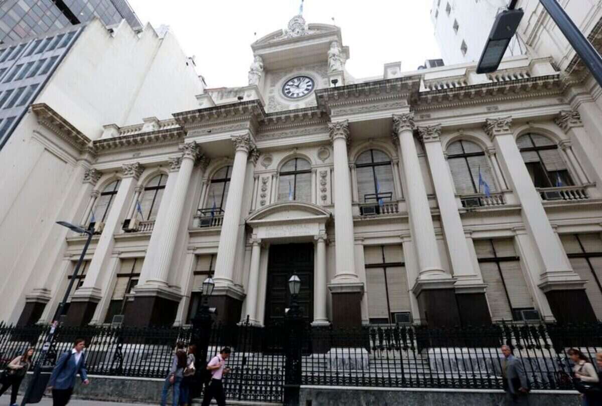 Fachada del Banco Central de la República Argentina en Buenos Aires
