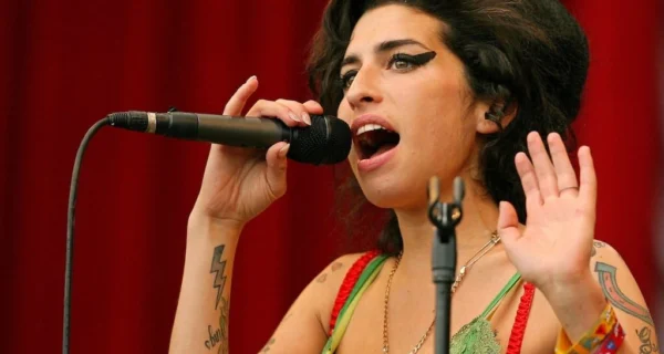 Mitch Winehouse en un evento