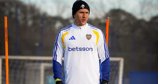 Adam Bareiro durante un partido con Boca Juniors