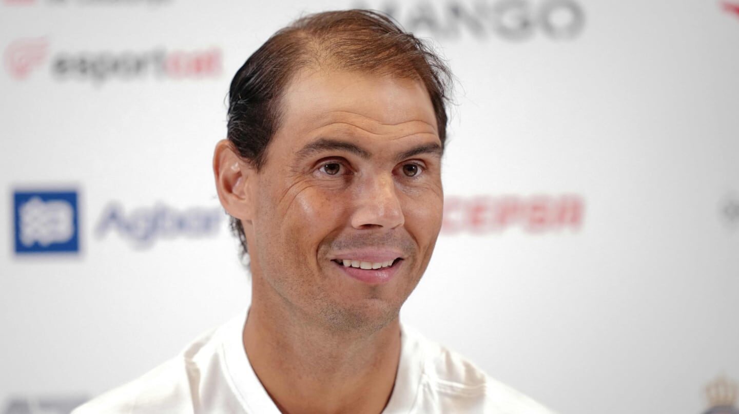 Rafa Nadal sonriente durante una conferencia de prensa sobre sus nuevas prioridades tras el retiro