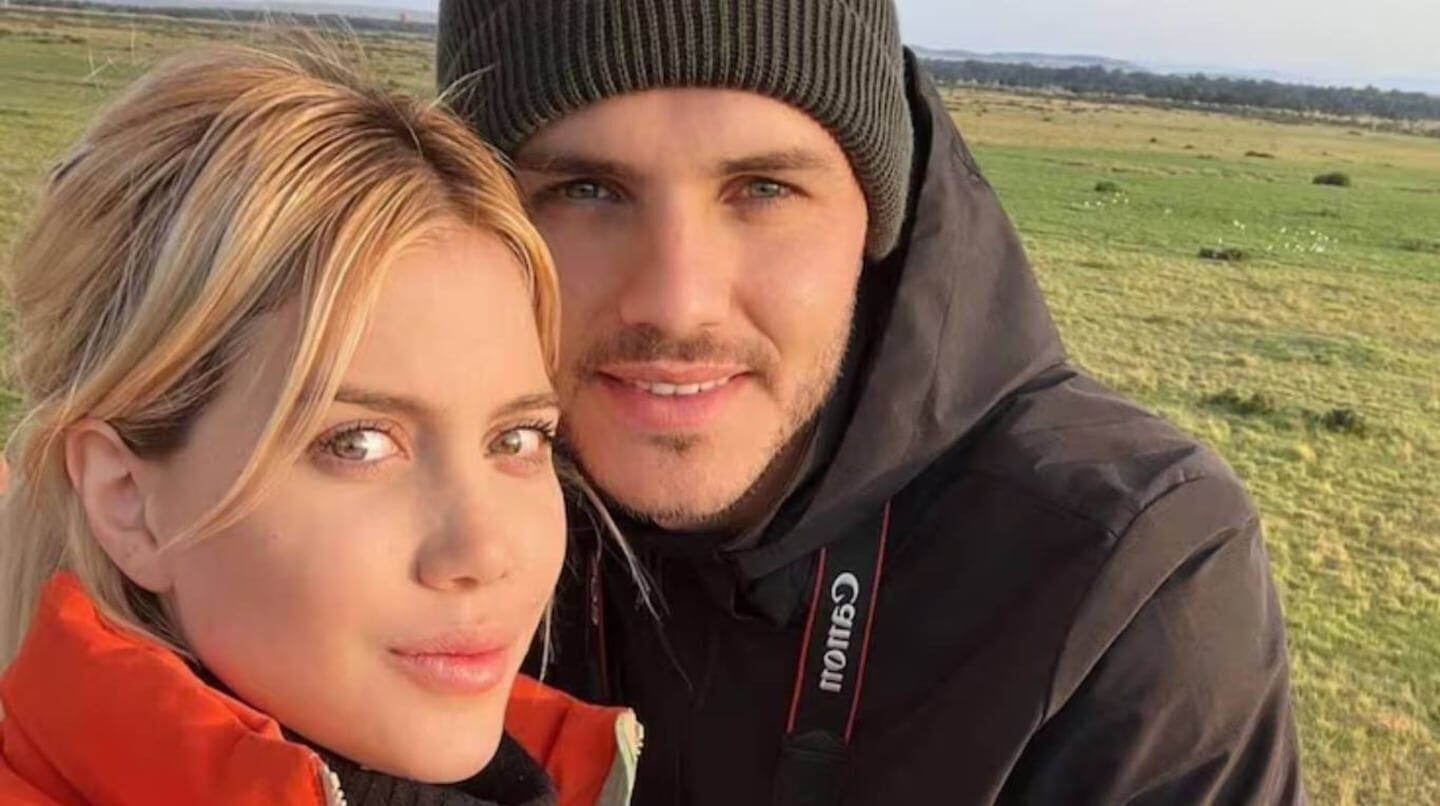 Wanda Nara y Mauro Icardi posando juntos en un paisaje natural