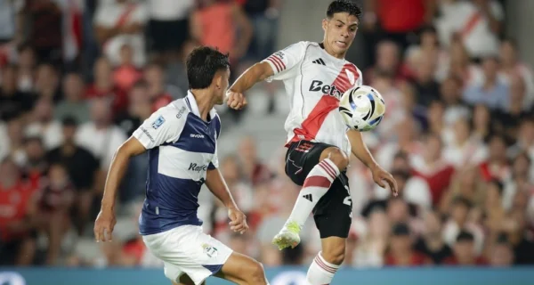 River Plate enfrentando a Gimnasia de La Plata