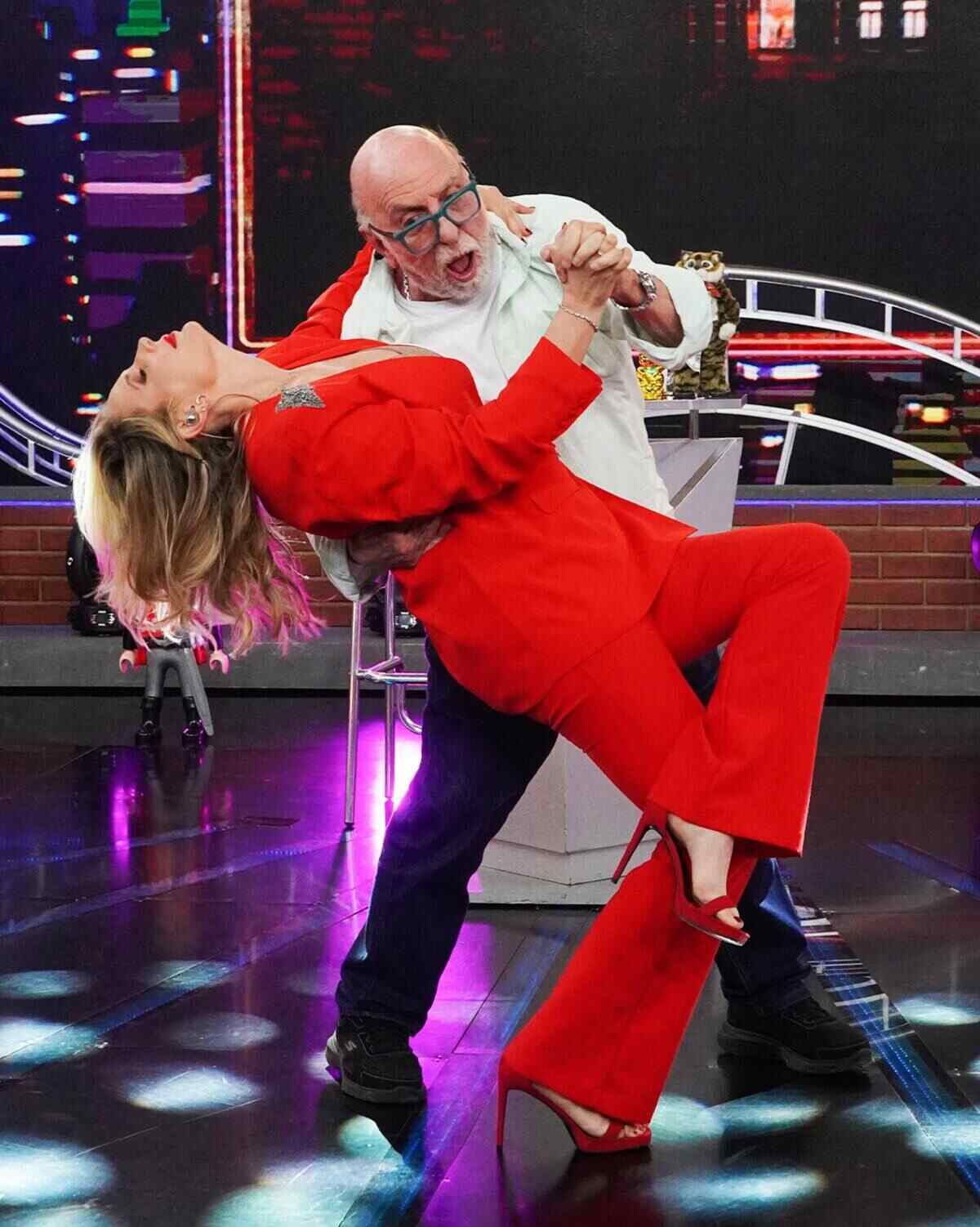 Rocío Marengo y Horacio Pagani bailando en el programa Bendita
