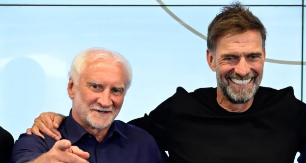 Rudi Völler criticando el estilo de juego de Argentina en un congreso de entrenadores