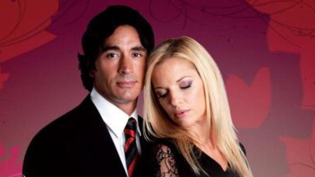 Sebastián Estevanez y una actriz en una escena de Dulce Amor