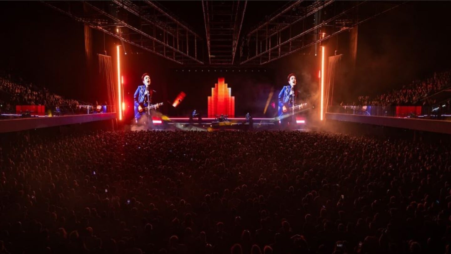 Concierto de Soda Stereo con gran aforo y efectos visuales impactantes